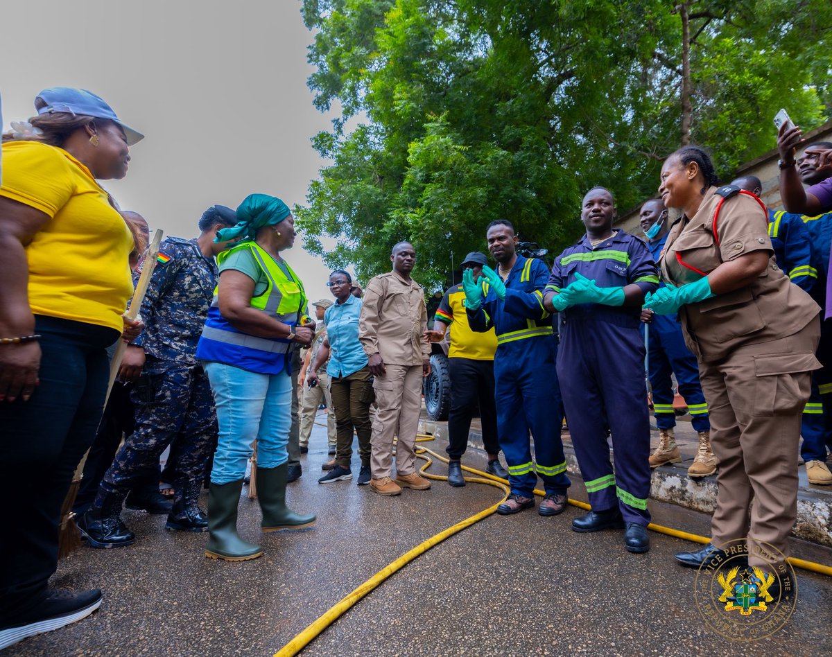 NJOAgyemang's tweet photo. From Nungua Market, I joined staff and officials at Jubilee House as the nationwide clean-up exercise continued, reinforcing the message that environmental responsibility begins with each of us and must be demonstrated wherever we are.

I was encouraged by the enthusiasm and commitment shown by everyone who participated. I took the opportunity to emphasise that maintaining a clean environment should not be a one-time activity but a sustained national habit.

I expressed my appreciation to all those who answered the President’s call and participated in today’s exercise. Let us maintain this spirit of collective responsibility beyond today by keeping our surroundings clean, protecting our drainage systems, and working together to prevent future flooding. A cleaner Ghana requires a sustained commitment from Government, institutions, communities, and every citizen.