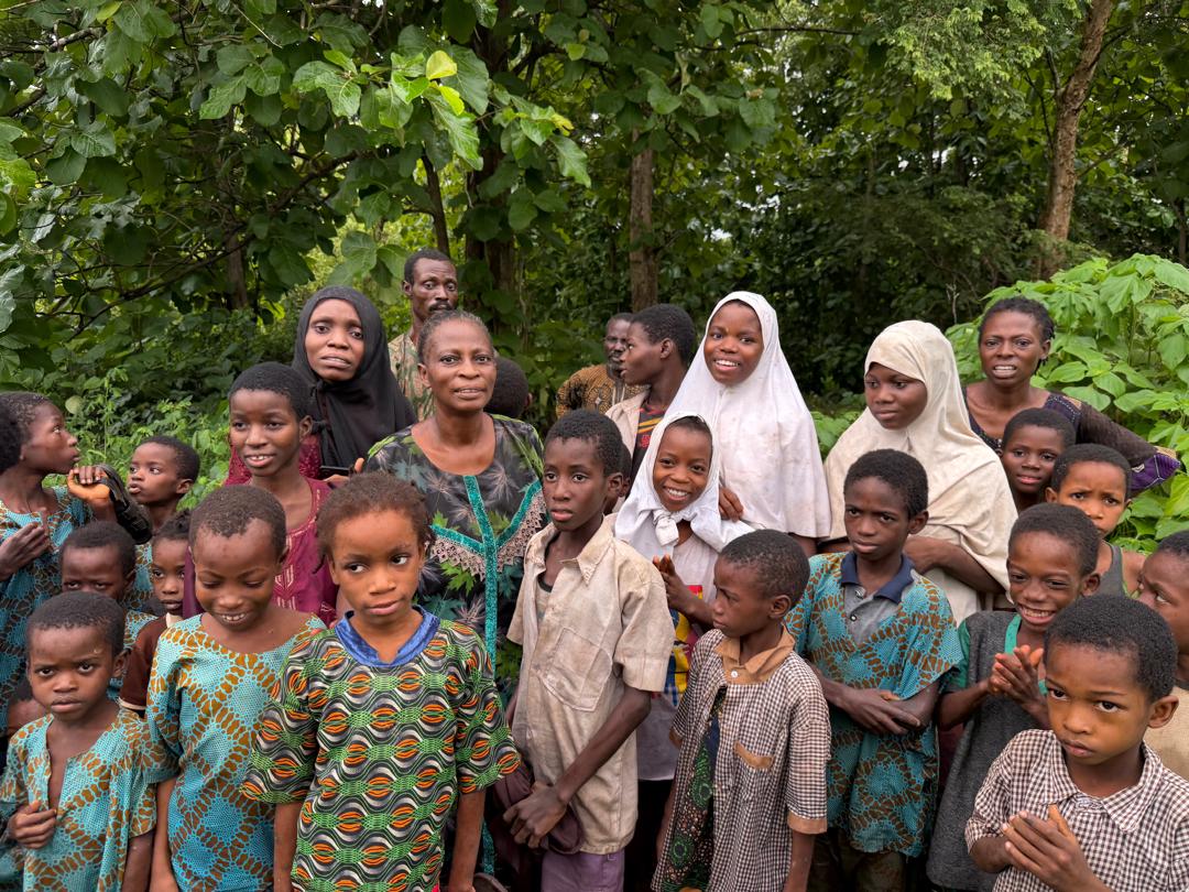 EmmyPromise71's tweet photo. 🚨🇳🇬 BREAKING: THEY'RE SAFE!

The kidnapped students in Oyo State have been rescued alive oh!

This is the news Nigerians have been waiting for. Congratulations to the security agencies that made this possible, and glory be to God for bringing these children back to their families.

May this mark the beginning of even more successful rescue operations across the country. Nigeria will defeat these basterds. 🇳🇬🙏🏽