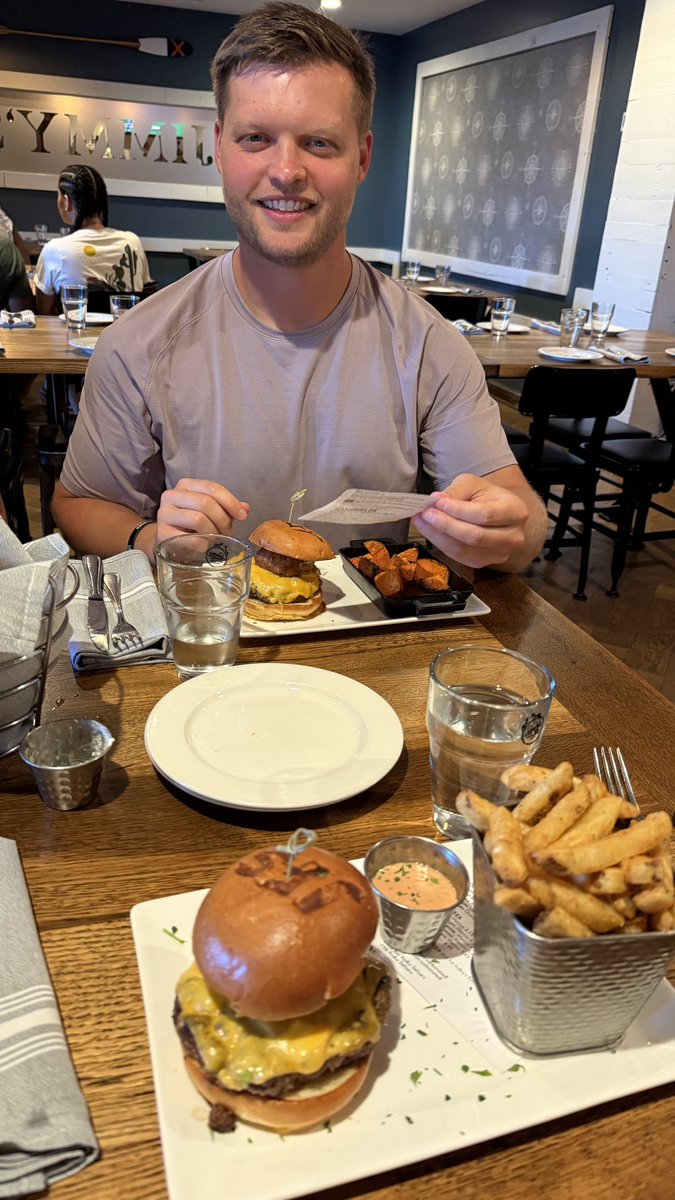 fordbatson's tweet photo. @JimmysSeafood Came up on July 3 from SC. Had to support such an awesome, patriotic establishment. Great experience all around! https://t.co/BBcuT2Taja