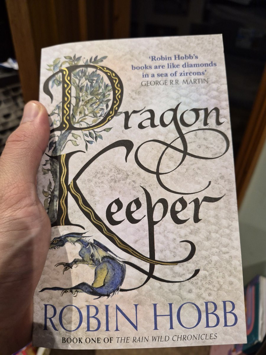 ElderlingReader's tweet photo. Cr: Dragon Keeper - Robin Hobb (Rain Wild Chronicles book 1) https://t.co/tphncLy5yV