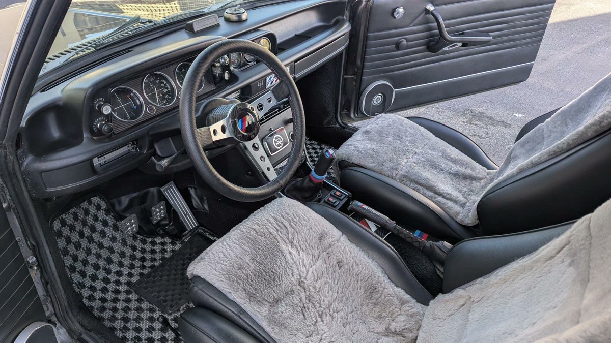 realUNICARNS's tweet photo. 1976 BMW 2002 for sale in the USA. Info on eBay Ad: https://t.co/wT6WZUYZ5a https://t.co/dk4hj0DV0p