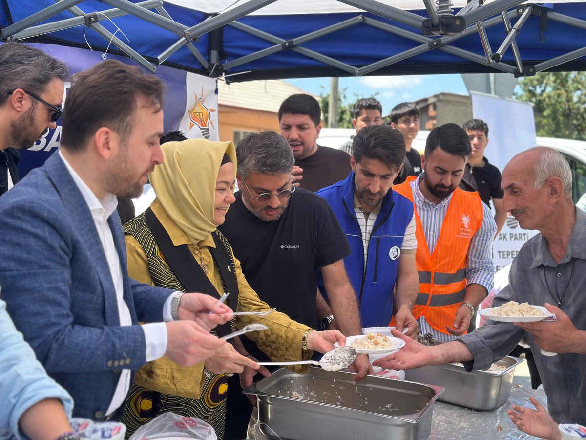 aktepebasii's tweet photo. Çukurhisar Mahallemizde, Merkez Camii’nde hemşehrilerimizle bir araya gelerek pilav ikramında bulunduk.

Programımıza; Milletvekilimiz Prof. Dr. Ayşen Gürcan, İlçe Başkanımız Serhat Tunç, İlçe Kadın Kolları Başkanımız Sema Uzunlar, İlçe Gençlik Kolları Başkanımız Berkant Deniz Acar, teşkilat mensuplarımız ve kıymetli hemşehrilerimiz katıldı.

Rabbim birlik ve beraberliğimizi daim eylesin. Misafirperverlikleri ve samimi sohbetleri için tüm hemşehrilerimize gönülden teşekkür ediyoruz.

🔸 AK Parti Seninle #Tepebaşı