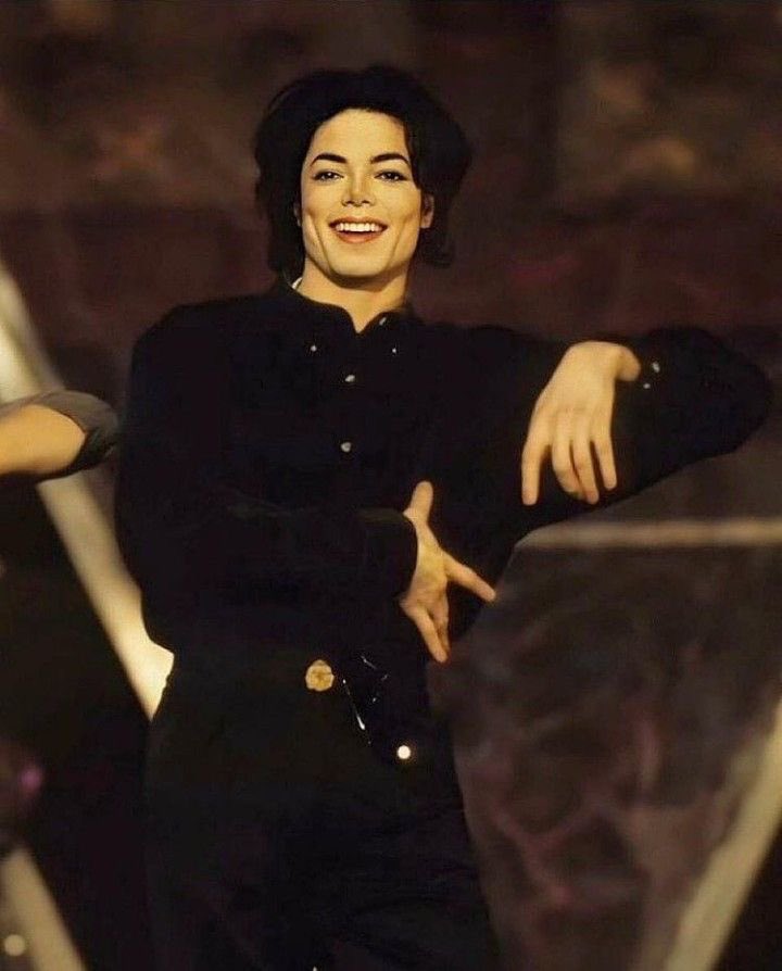 MichaelMini_K's tweet photo. HBO One Night Only 1995 

포즈 취하면서 여유롭게 미소짓고 은근히 팝핑주는거 개조음 ㅋㅅㅋ… 레전드 짤이 여기서 나온거였구나… 파도파도 끝이 없는 남자라 흥미롭습니다. https://t.co/GT3tOrcoDd