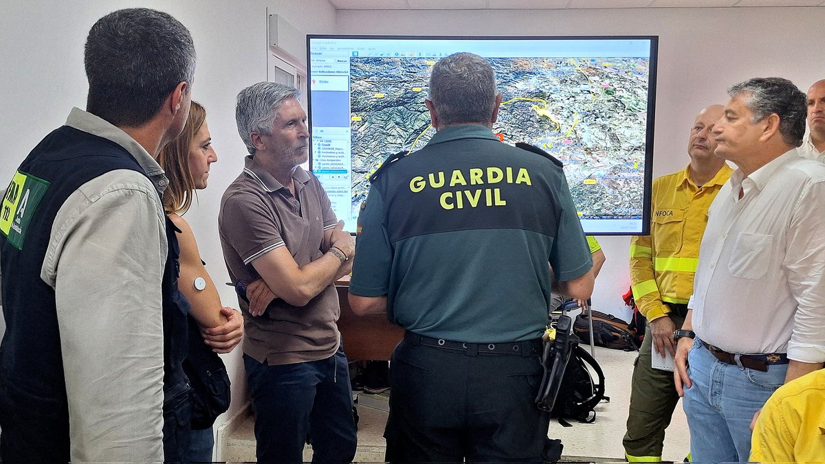 interiorgob's tweet photo. Grande-Marlaska visita el Puesto de Mando Avanzado del #IFLosGallardos, junto al consejero @antoniosanz, y la secretaria general de @proteccioncivil.

🗣️ "Todas las administraciones trabajamos en absoluta coordinación en el marco del Sistema Nacional de Protección Civil". https://t.co/OQBGGbsb5O