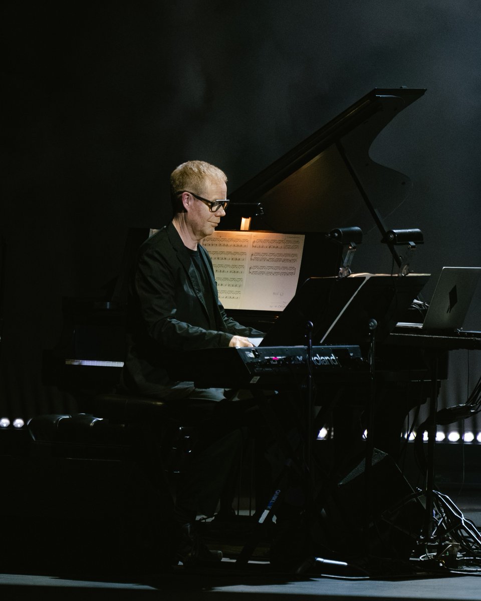 masonicdet's tweet photo. Lost in the ᔕOᑌᑎᗪ.

@MaxRichterMusic

📸: Jon Bryant https://t.co/ZVFlWvBcUh