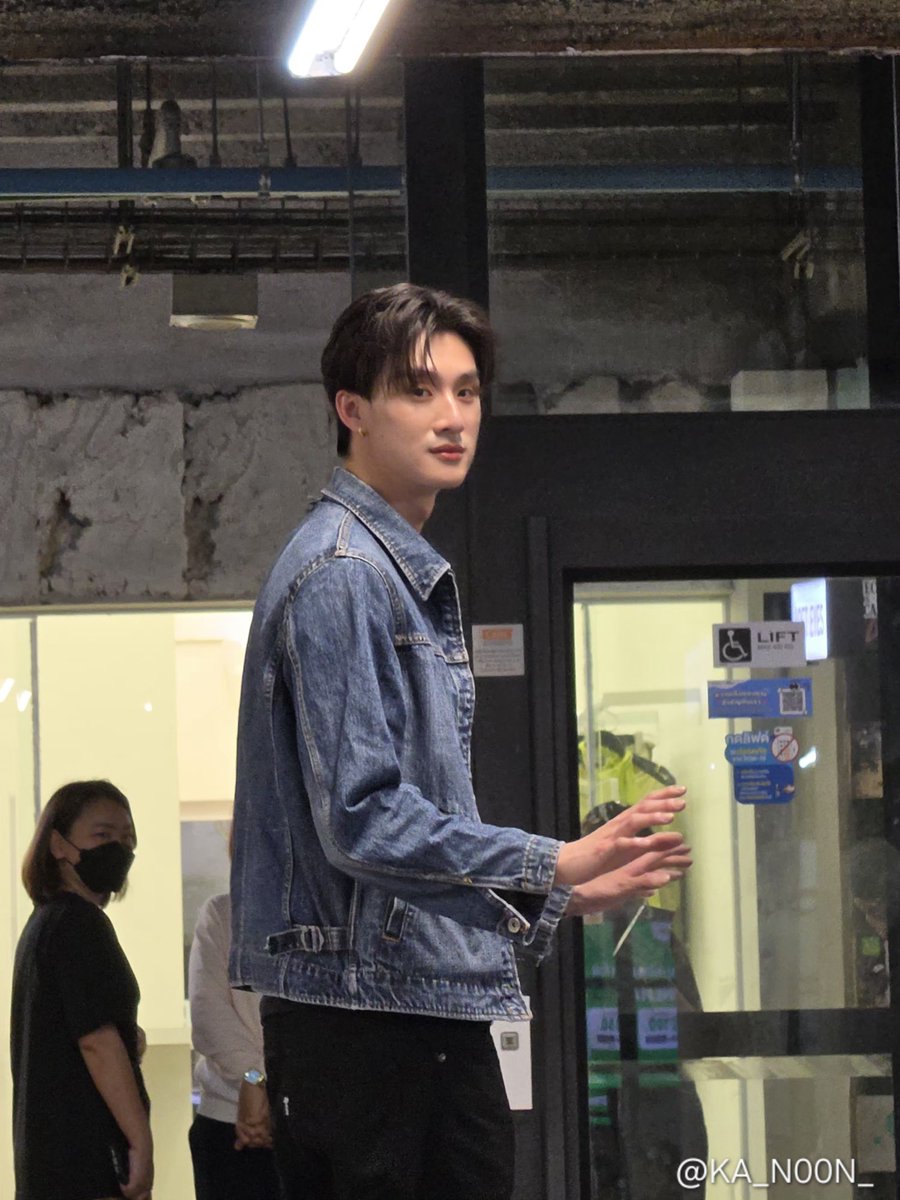 KA_N00N_'s tweet photo. เติมแป๋วอะยางงงง🥺🐰
((ไม่ว่ากี่ครั้งที่เจอธี ตาธีคือแบบเหมือนไข่มุกสุดๆอะวิบวับเป็นประกายดาวล้านดวง หลงคับ😳))

MR. Kill SERIES PRESS TOUR D2 

#Flex1045xMrKillSeries
#MrKillSeries 
#tee_vtp https://t.co/dcuqfXnI6P