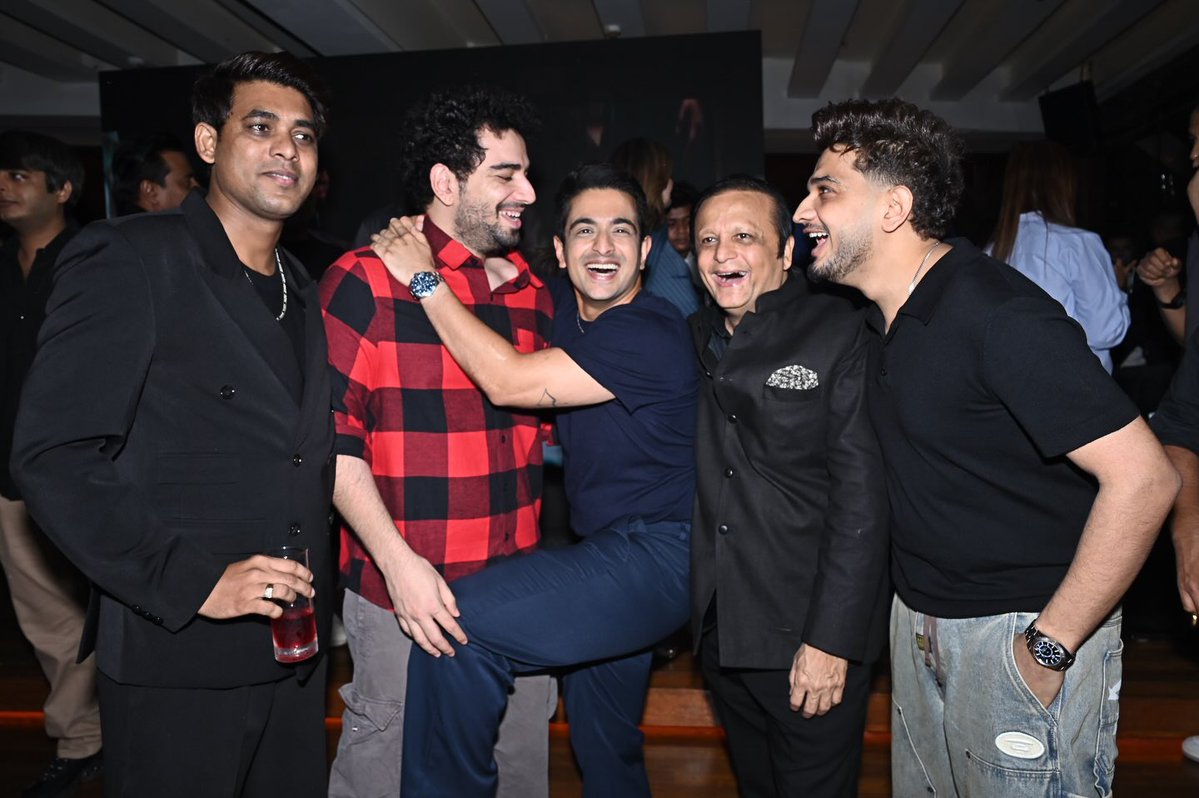 Zex_Ayaan's tweet photo. Candid moments from asif bhamla and raghav juyal star studded birthday bash 💝

#MunawarFaruqui https://t.co/IoFn6rIHNu