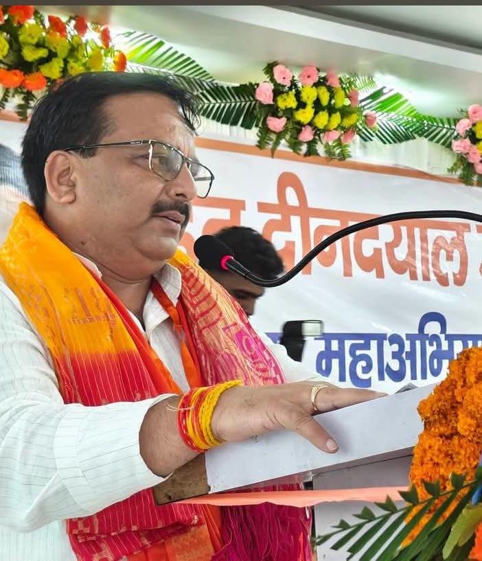 DrDharmendraBJP's tweet photo. आज पंडित दीनदयाल उपाध्याय प्रशिक्षण महाभियान 2026 के अंतर्गत जनपद देवरिया में आयोजित जिला प्रशिक्षण वर्ग मे "भाजपा के इतिहास विकास" विषय पर छठवें सत्र को संबोधित किया। https://t.co/Yx07LOJPFX