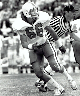 UVAFlashback's tweet photo. Happy Birthday to Jeff Lageman!
@logs56 was a defensive anchor on the mid-80s @UVAFootball teams, and was taken in the first round of the NFL draft in 1989. He went on to play six seasons with the Jets and four seasons with the Jaguars.
🔶🏈🔷 https://t.co/KeLgCYeqqw