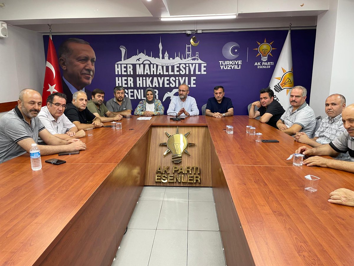 Ahmet0972's tweet photo. Fatih mahalle başkanı @ademkk165576  meclis üyemiz @RGulyuz  ilce sorumlumuz  @NazifeOz58 @RTErdogan @EmrullahErkus @abdullahozdemir @akpartiistanbul @akparti_esenler @oktayilmaz18 @tevfikgoksu    @vedatdestek    #HerMahallesileEsenler https://t.co/XaPjIqC4PG