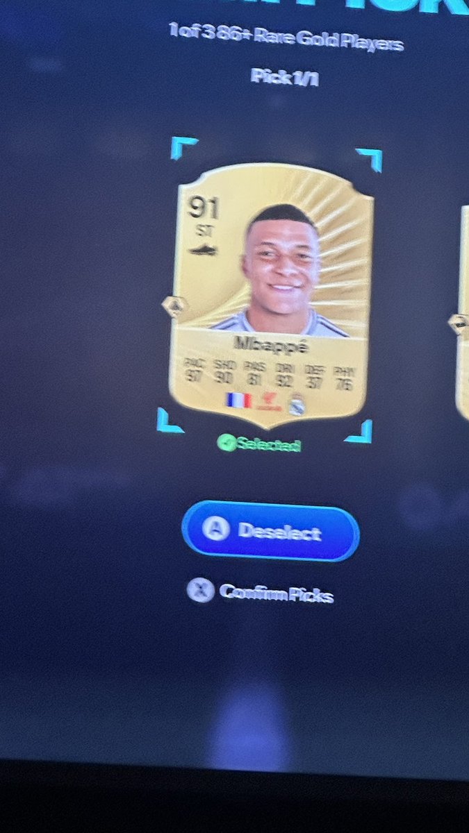 viktorasensio77's tweet photo. @JuniorSintress Me acaba de salir mbappe oro , todavía está en contenido el mbappe especial ? https://t.co/HFJ3mNQHul