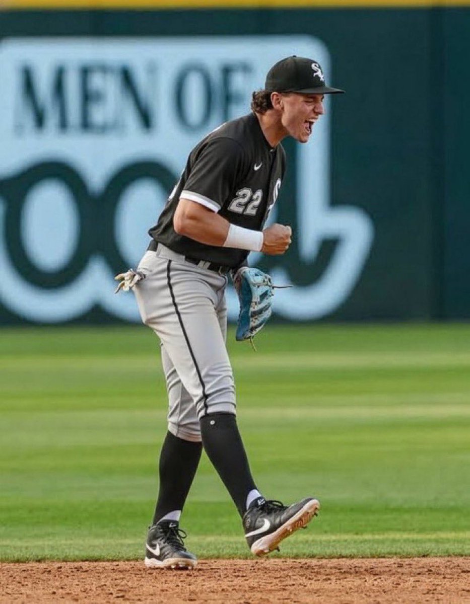 ChiSoxFanMike's tweet photo. In exactly 24 hours, Roch Cholowsky will be a member of the White Sox organization.

#RochHard https://t.co/zHHbVQMFMv