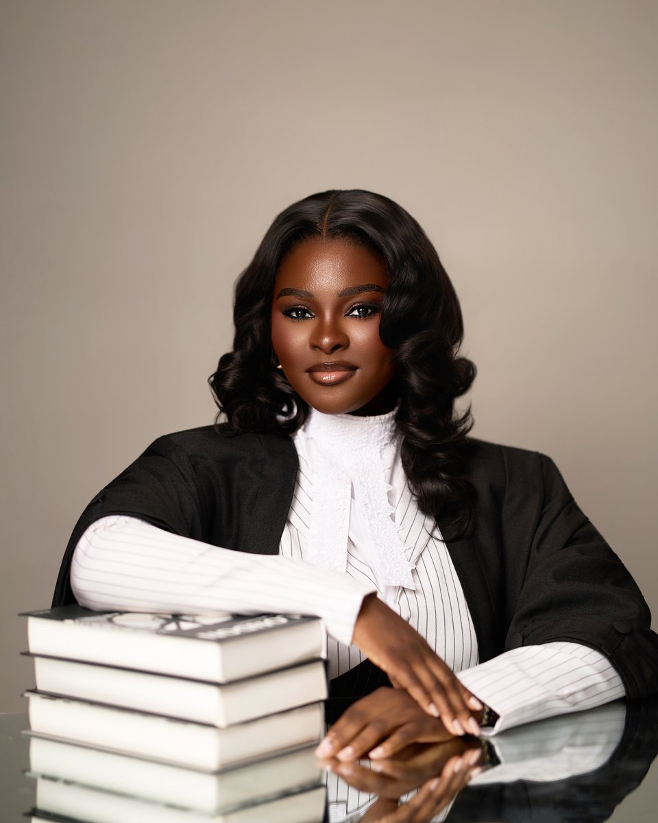 Gigi_SaidWhat's tweet photo. G.C Adisa, Esq. Barrister and Solicitor of the Supreme Court of Nigeria.

L.L.B- Second Class (Upper Division)
B.L - Second Class (Upper Division)

Tier One Lawyer 🤭
Which one of God’s blessings can I deny? https://t.co/XaLWYC3pvj