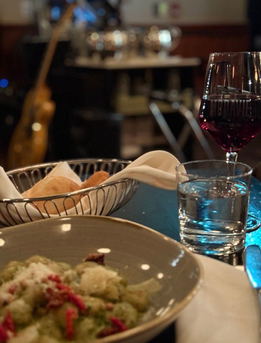 Mistressobelia's tweet photo. I love being spoiled with a 5-course dinner. https://t.co/1KtNilPybs