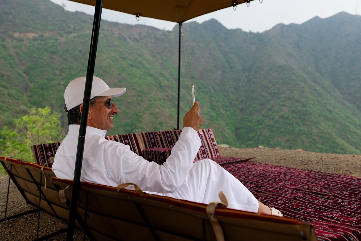AhmedAlKhateeb's tweet photo. صكة بلوت على مطل استثنائي في طريقنا إلى رجال ألمع، مع الأجواء الباردة والأمطار والطبيعة التي زادت المكان جمالًا 🌧️

مستمتع بهذه الأجواء التي تجعل #الوجهة_عسير مختلفة في كل زيارة 🇸🇦💚 https://t.co/UokNa2EhvB