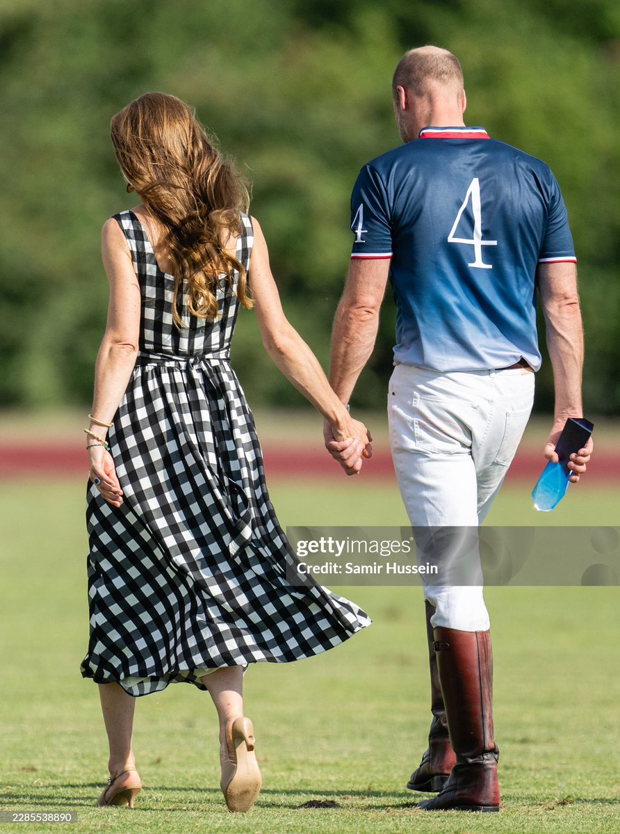 SabirahLohn's tweet photo. Now just going to fill up everyone’s page with the Prince and Princess of Wales lovey-dovey pictures. https://t.co/oKE0UqXEem