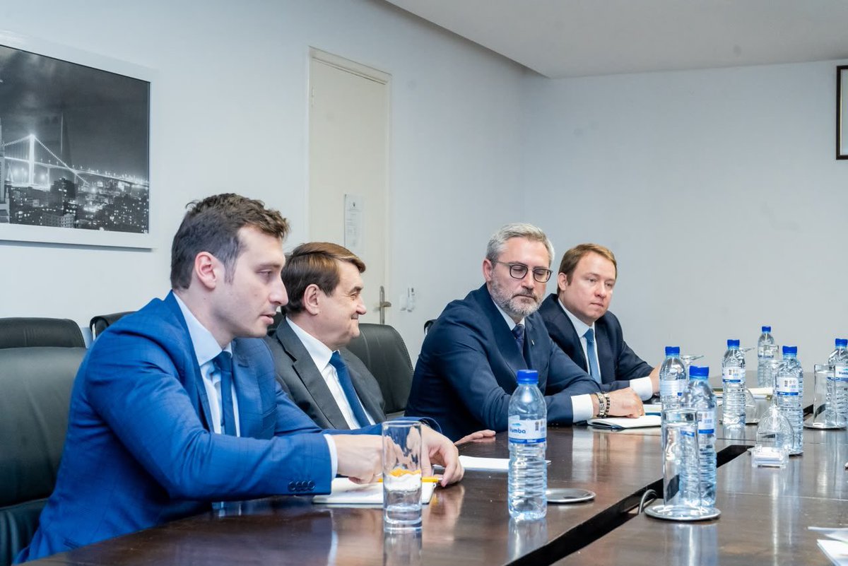 basiliomuhate's tweet photo. Recebi Igor Levitin, Conselheiro do Presidente da Federação da Rússia, para aprofundarmos a cooperação em investimento, logística, transportes, indústria e comércio.

O futuro constrói-se com parcerias estratégicas que geram emprego, fortalecem a economia e criam oportunidades para os moçambicanos.

🇲🇿🤝🇷🇺

#Mozambique #Investment #EconomicDiplomacy #Industrialization #Africa #MadeInMozambique