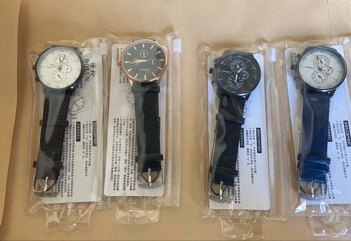 FallouL1021's tweet photo. Salam famiii je lance un petit business et c’est un début pour moi.

Je vends ces montres ⌚️ à 2500F 

RT apprécie les gars 🥺❤️ https://t.co/r9EB3XNt1f