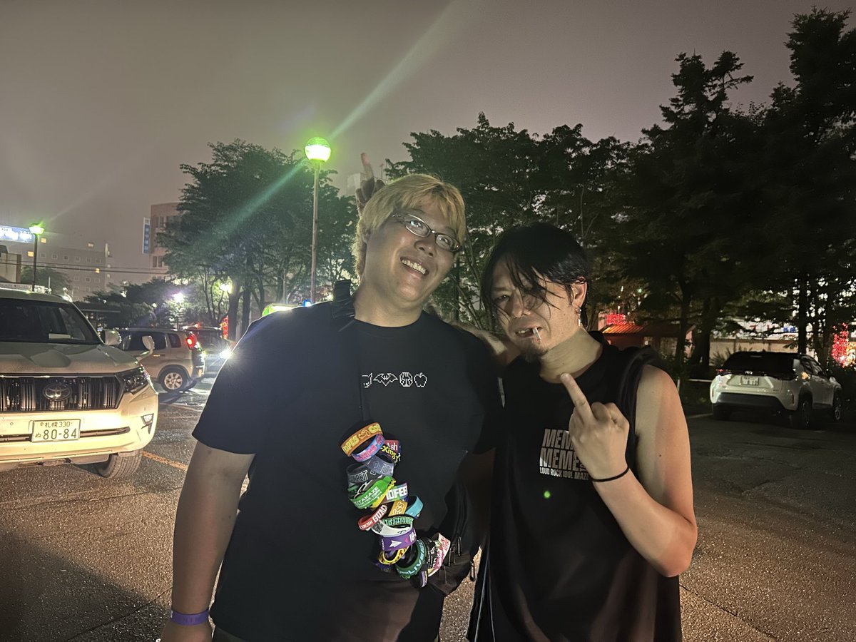 showROCK0209's tweet photo. #SiM #SiM7th
苫小牧…サイレントヒル参戦して来た🤙
悪い方と良い方を添えてw
会えた方も会えなかった方も参戦お疲れ様でした!!😈
車で行ったからほぼシラフ🙄w
セトリも熱く、フロアも最高でした!
苫小牧何もねーじゃん言ってたのは秘密😈 https://t.co/QK2kdo0YsP
