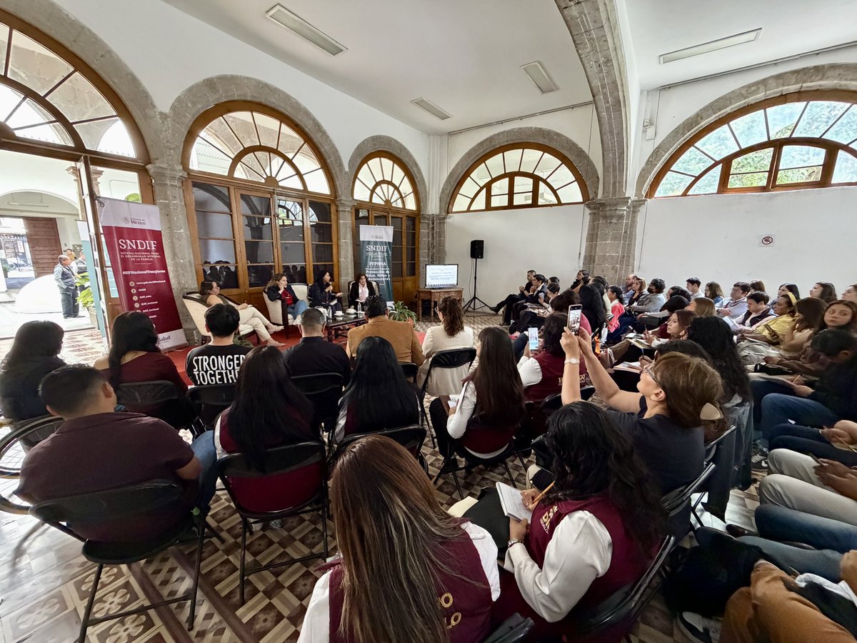 DIF_NMX's tweet photo. 🔴 #EnVivo | 🗣️ Conservatorio “Habilidades de Protección para Prevenir las Conductas Autolesivas, Ideación y Comportamiento Suicida en Niñas, Niños y Adolescentes".
➡️ ¡Conéctate en #FBLive!
🎥 https://t.co/HQD7HYVqDE
#DIFNacionalTransforma https://t.co/ed8HrAlkZq