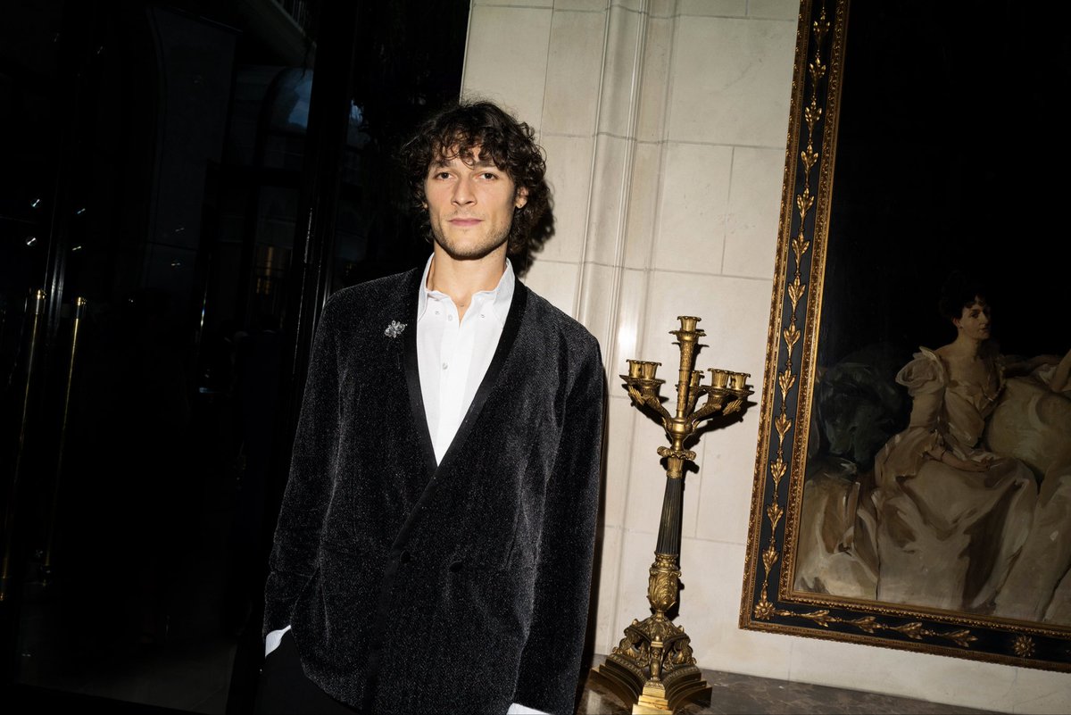 armani's tweet photo. Guests continued the evening at Le George in Paris, celebrating Boudoir, the #GiorgioArmaniPrivé Fall/Winter 2026–27 Fashion Show by Silvana Armani. https://t.co/8Ju5qqKSio
