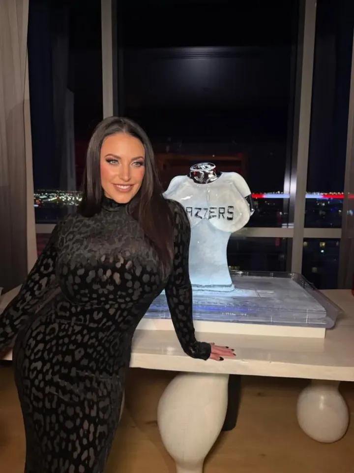 AngelaGabrvcdt's tweet photo. https://t.co/5aKV9177V2