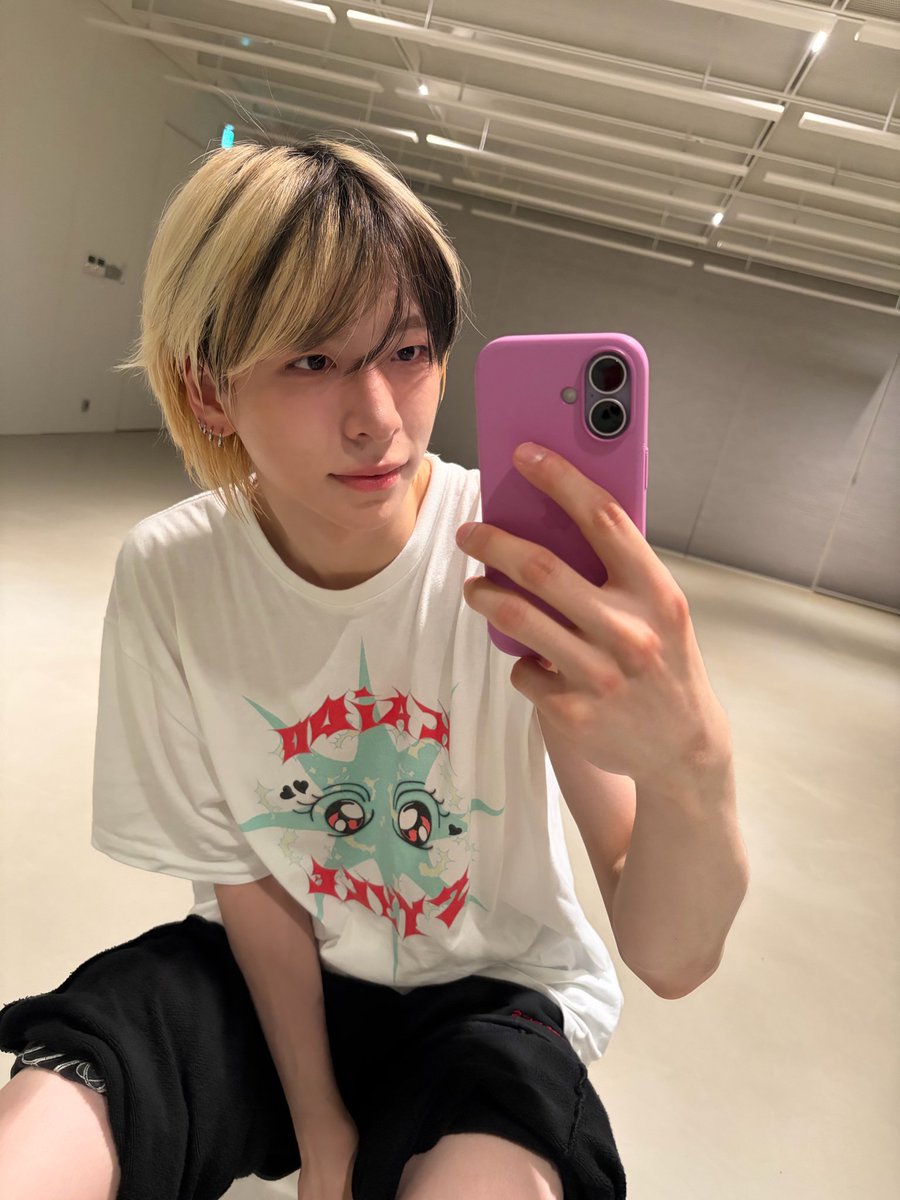 wenoluvr's tweet photo. losing my mind https://t.co/QOPDWBgRFw