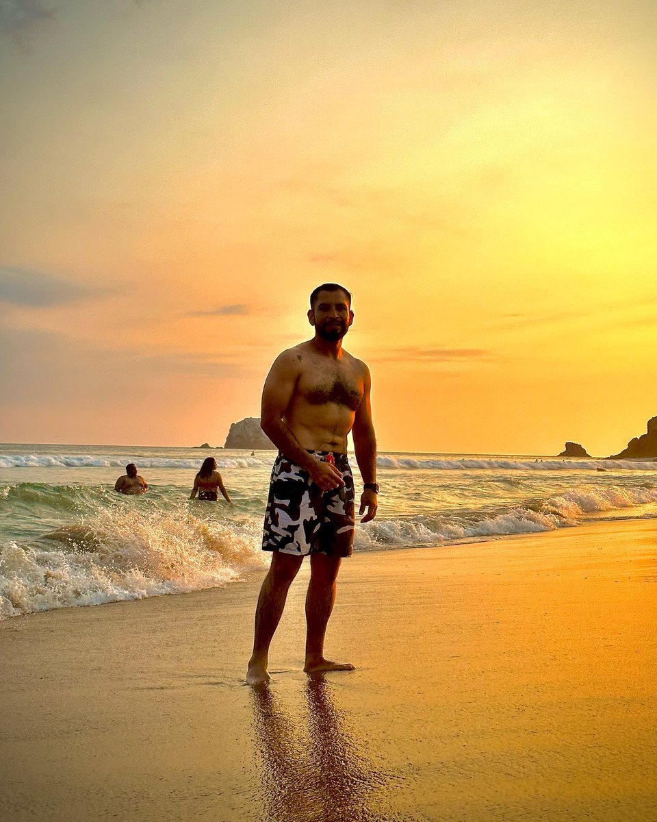 Visita_Zipolite's tweet photo. #Repost del día 🎖️ presentado por #ChizmeZipolite
⚠️ Foto no actual
👤• martin_farreratrejo
🔄️Dicen que tú me concederás deseos
Pero que al final me quemaré en tu fuego; y que si de plano tú me has poseído, lo que necesito es pronto un exorcismo… #zipolite #zipolitebeach💙 https://t.co/nKGCn9qb3i