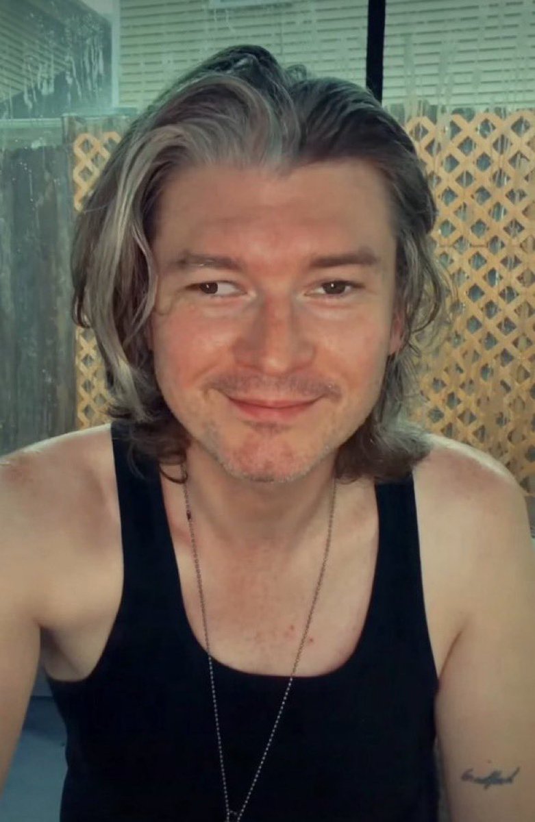 bilvyimagines's tweet photo. Imagine: william beckett now has a lazy eye https://t.co/cmwIvnyfhW
