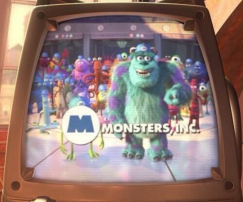 rainrhinee's tweet photo. getting covered like mike wazowski he is https://t.co/6Y59yOsZQb