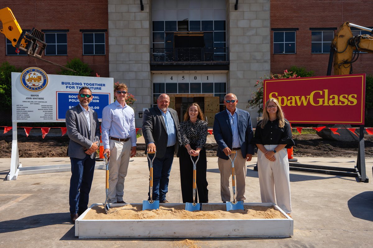 SpawGlass1953's tweet photo. Our #SGHouston team joined City of Houston yesterday to celebrate the groundbreaking of the new South Central Police Station!
#SGBuildsFlourishingCommunities #AbsoluteBest #TexasBuilder https://t.co/ApIIziaVDW