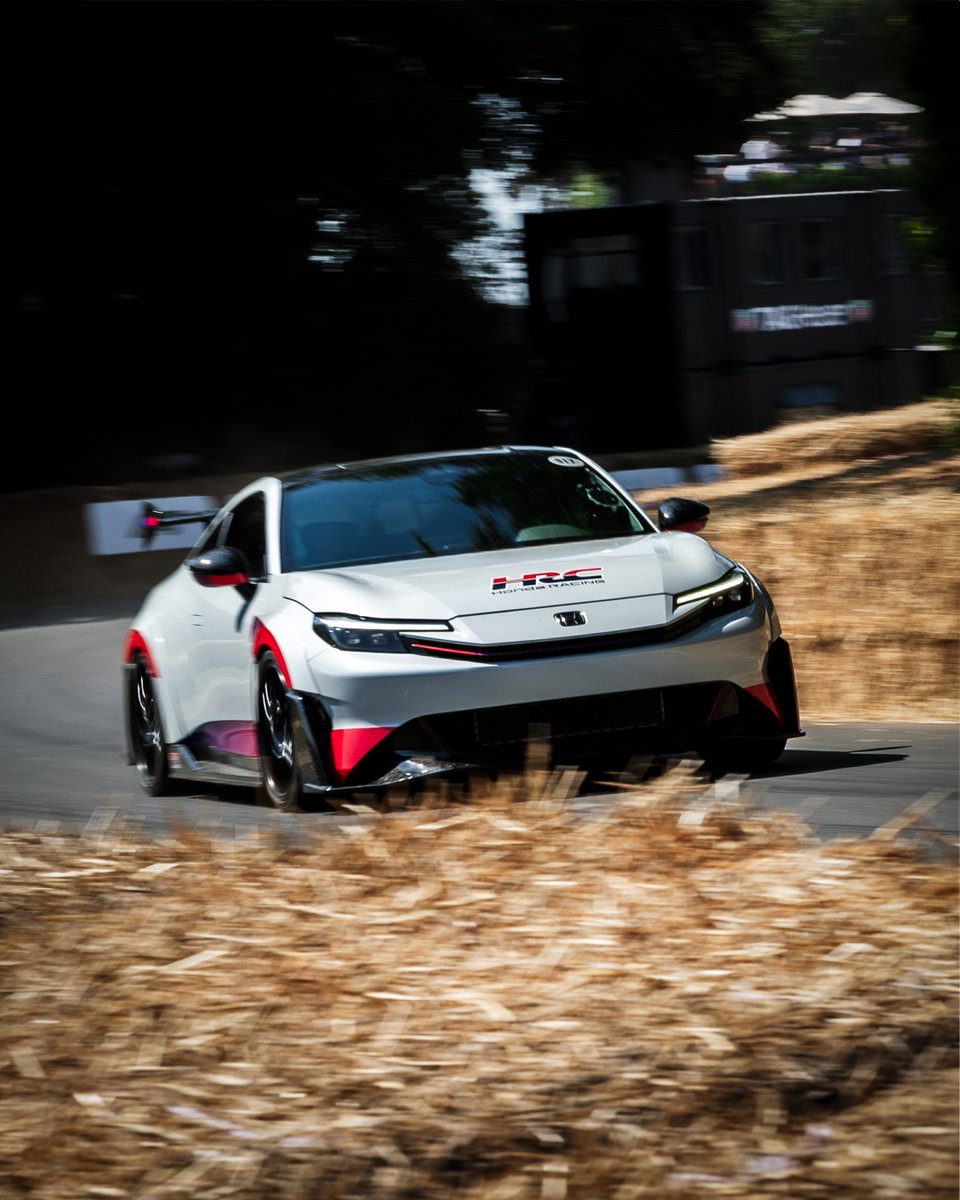 HondaRacingF1's tweet photo. Sending it up the hill. 💨 https://t.co/LR498rYxk6