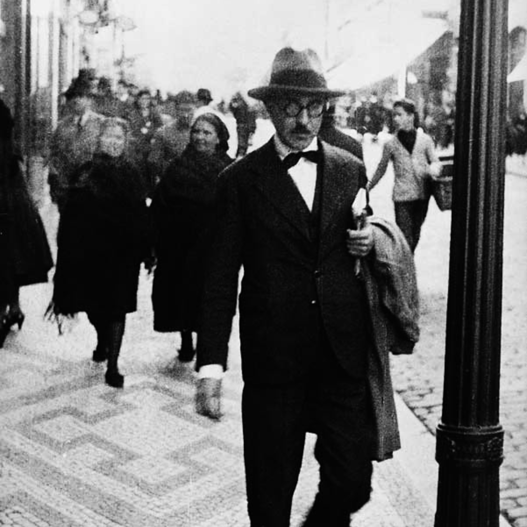 philosophors's tweet photo. “Literature is the most agreeable way of ignoring life.”

— Fernando Pessoa https://t.co/hiToi7rNig