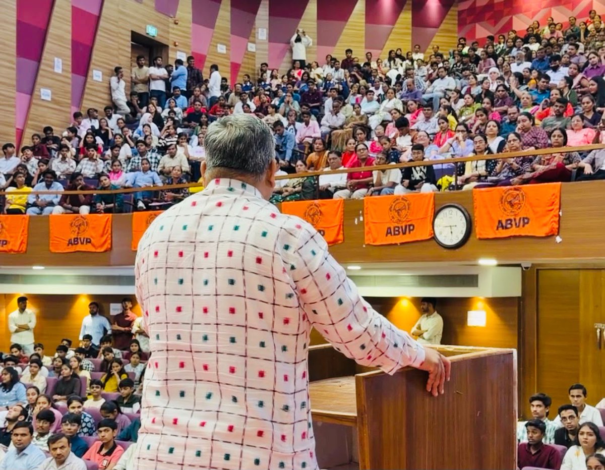 ABVPGujarat's tweet photo. માટે શુભેચ્છાઓ પાઠવવામાં આવી. 

જેમાં અ.ભા.વિ.પ. રાષ્ટ્રીય સહ સંગઠન મંત્રી શ્રી દેવદત્તજી જોશી, તથા પ્રદેશ મંત્રી શ્રી દેવાંશભાઈ બ્રહ્મભટ્ટ વિશેષ ઉપસ્થિત રહ્યા..

#78YearsOfABVP
#ABVPFoundationDay https://t.co/U8TxBER6mk