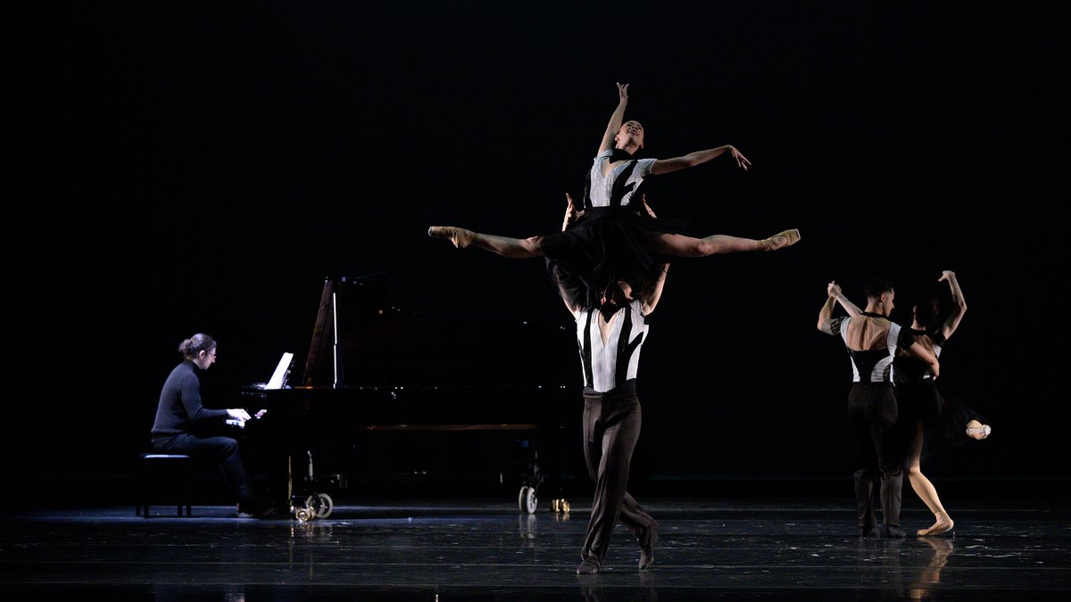 BNSballet's tweet photo. 🩰 ¡Qué gran manera de comenzar esta Temporada!

Gracias a quienes nos acompañaron en el estreno de "Tócame, Con Amor" y compartieron con nosotros una noche llena de danza, música y emoción.

📆Hasta el 19 de julio
 🎟️ https://t.co/r3oxEF4o7L https://t.co/f3rnqRwjLr