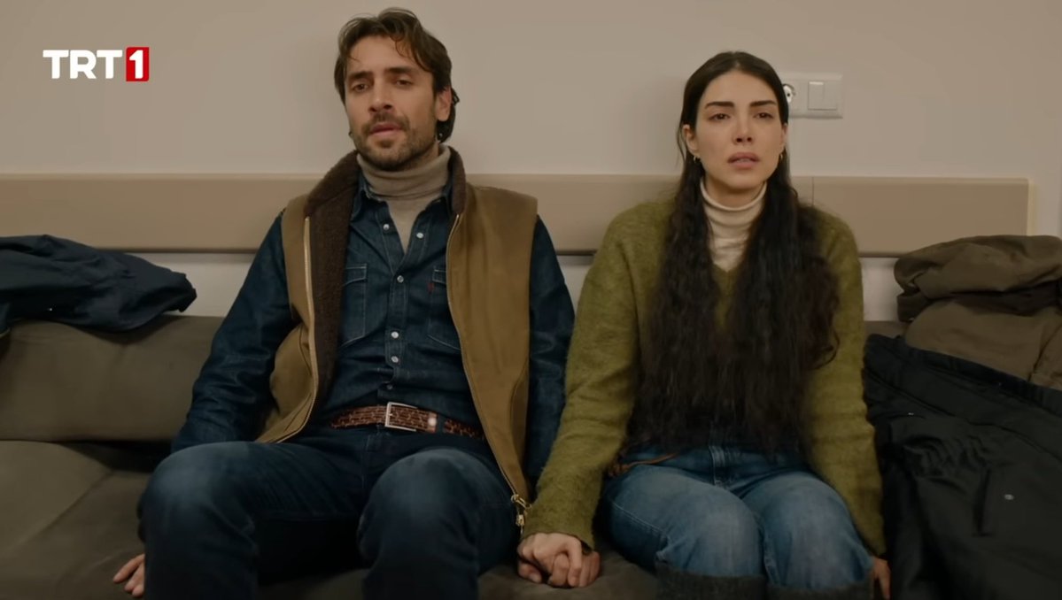 atesferiide's tweet photo. “Dünya üstümüze gelse de, elini bırakmadığım sürece tamamım.”

#EsDil #TaşacakBuDeniz https://t.co/uwmgAGeWMG