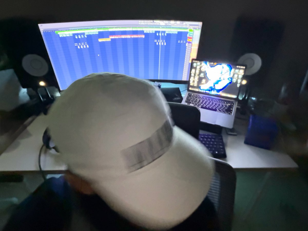 012bxddies's tweet photo. อูจินมานส่งรูปมา อยู่ห้องอัดเวลานี้???!? นอนแนเด้อลูก https://t.co/wRoTn3B527