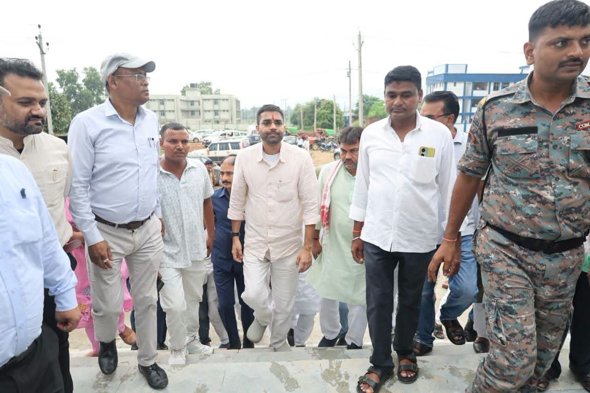 PRD_Bihar's tweet photo. आज दीपक प्रकाश, माननीय मंत्री, पंचायती राज विभाग, बिहार के द्वारा नवादा जिला के नारदीगंज प्रखंड में निर्माणाधीन पंचायत सरकार भवन का निरीक्षण किया गया।
@samrat4bjp
@DeepakRLM 
@mopr_goi
@IPRDBihar
#BiharPanchayatiRajDept https://t.co/urmVCriByI