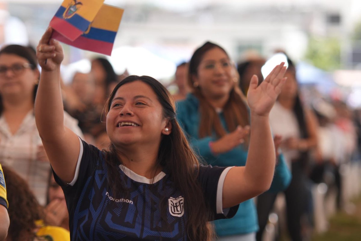GiovaUbidiaOk's tweet photo. ¡AQUÍ ESTAMOS, QUITO! 🇪🇨🩺

Con el respaldo del presidente Daniel Noboa, llevamos la afiliación directamente a los mercados. Hoy, miles de personas que durante años trabajaron sin protección pueden acceder a salud, respaldo para sus familias y la posibilidad de construir una jubilación.

Desde mi responsabilidad, sigo ampliando este proceso junto a nuestra gente de los mercados de Quito y de todo el Ecuador. El logro no fue llegar una sola vez: es mantener las puertas abiertas para que cada semana más familias formen parte del Seguro Social Campesino y tengan la protección que merecen.