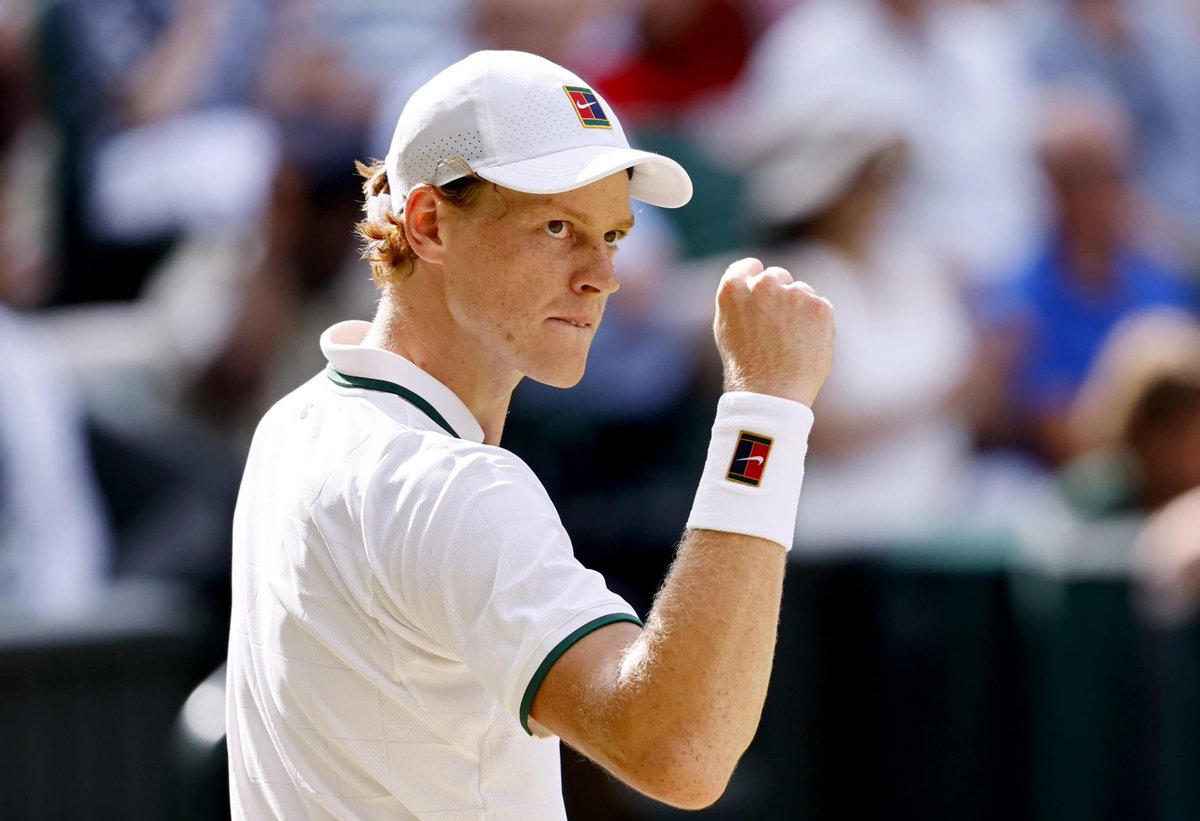 ItaliaTeam_it's tweet photo. E andiamooo, Jannik🇮🇹

Un'altra emozione, un altro traguardo, un'altra finale!🎾

#Sinner diventa il primo italiano e il terzo tennista in attività a conquistare più finali nel singolare a #Wimbledon. 

I record non ci bastano mai: avanti, campione💪🔥

📸 Ansa

#ItaliaTeam #Sinner #Tennis @janniksin @federtennis