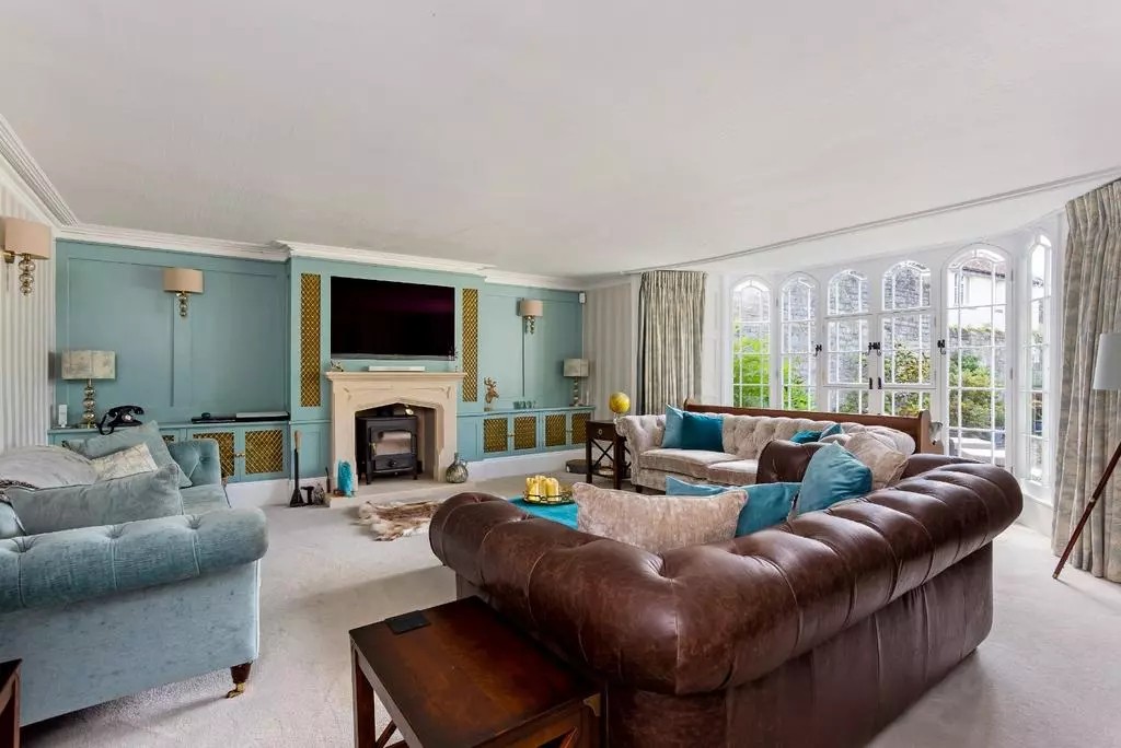 OnTheMarketCom's tweet photo. Sitting in the heart of a small, peaceful village, this beautiful Old Rectory is an idyllic family home with spacious accommodation and dreamy wisteria.

📍How much? £1.2m
📍Where? Cossington, Somerset 

🔗Click here to take a look at the property: https://t.co/TBZHSsbiZn https://t.co/NbDSsh6zPp