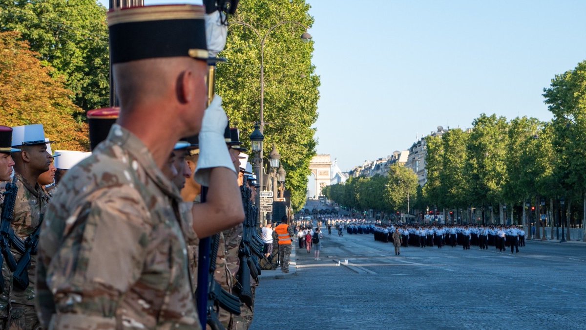 CDC1REG's tweet photo. 🇫🇷 J-4 avant le défilé du 14 juillet ! 🇫🇷
Retrouvez-nous à Paris pour célébrer notre fête nationale sous la couleur du drapeau français et celles de la Légion Étrangère ! 🟢🔴
#1reg #legionetrangere #14juillet26 #fetenational
@armeedeTerre
@Gouv_mili_Paris
@LegionEtrangere https://t.co/p2OHXw4euh