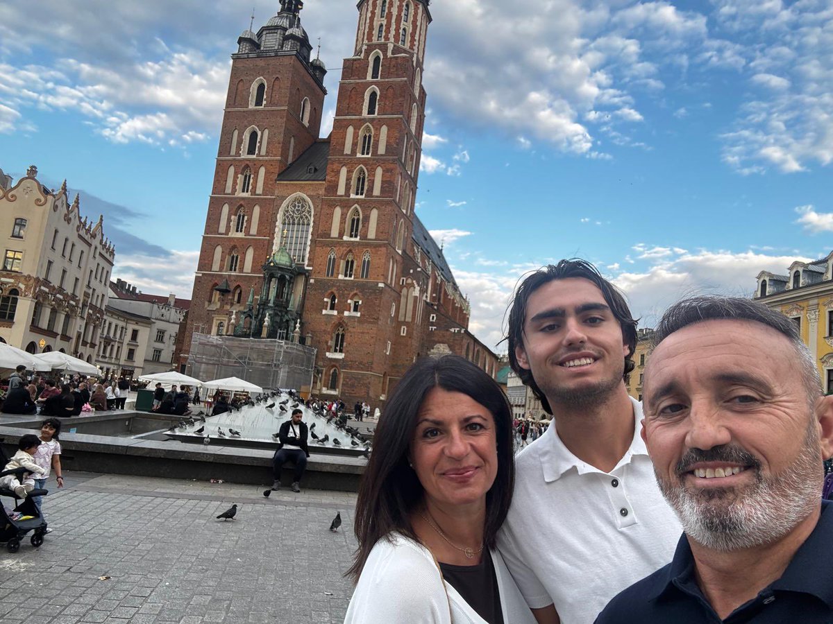 enkikos's tweet photo. Hoy @SEFutbol 🇪🇸-🇧🇪 in Kraków⚽️. Mañana @WislaKrakowSA  120 aniversario. https://t.co/dh8hq9CiIR