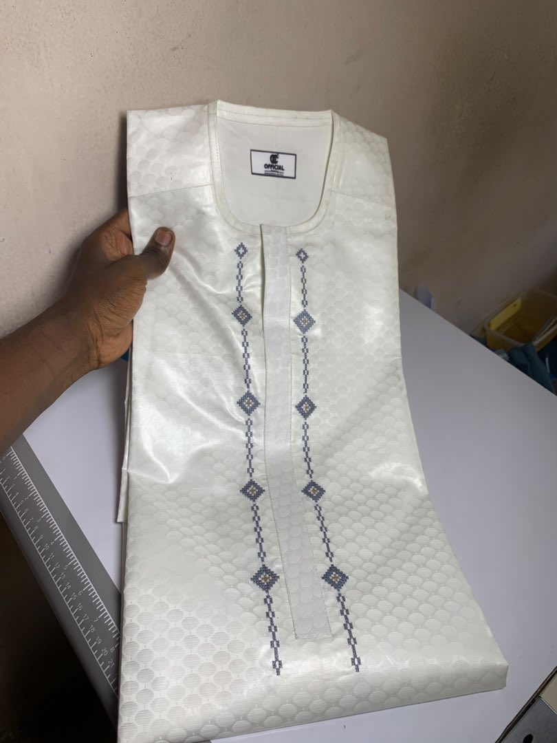 xahrasidi's tweet photo. If this post finds you, please don’t scroll. 🥹🙏🏽

We sew premium men’s kaftans &amp; jalabiyas with clean, luxury finishing—tailored to perfection.

✔️ Bring your own fabric, or let us source premium fabric for you.
📍Kaduna &amp; Kano
🌍 Nationwide &amp; worldwide delivery available. https://t.co/RSG1yFVCfE
