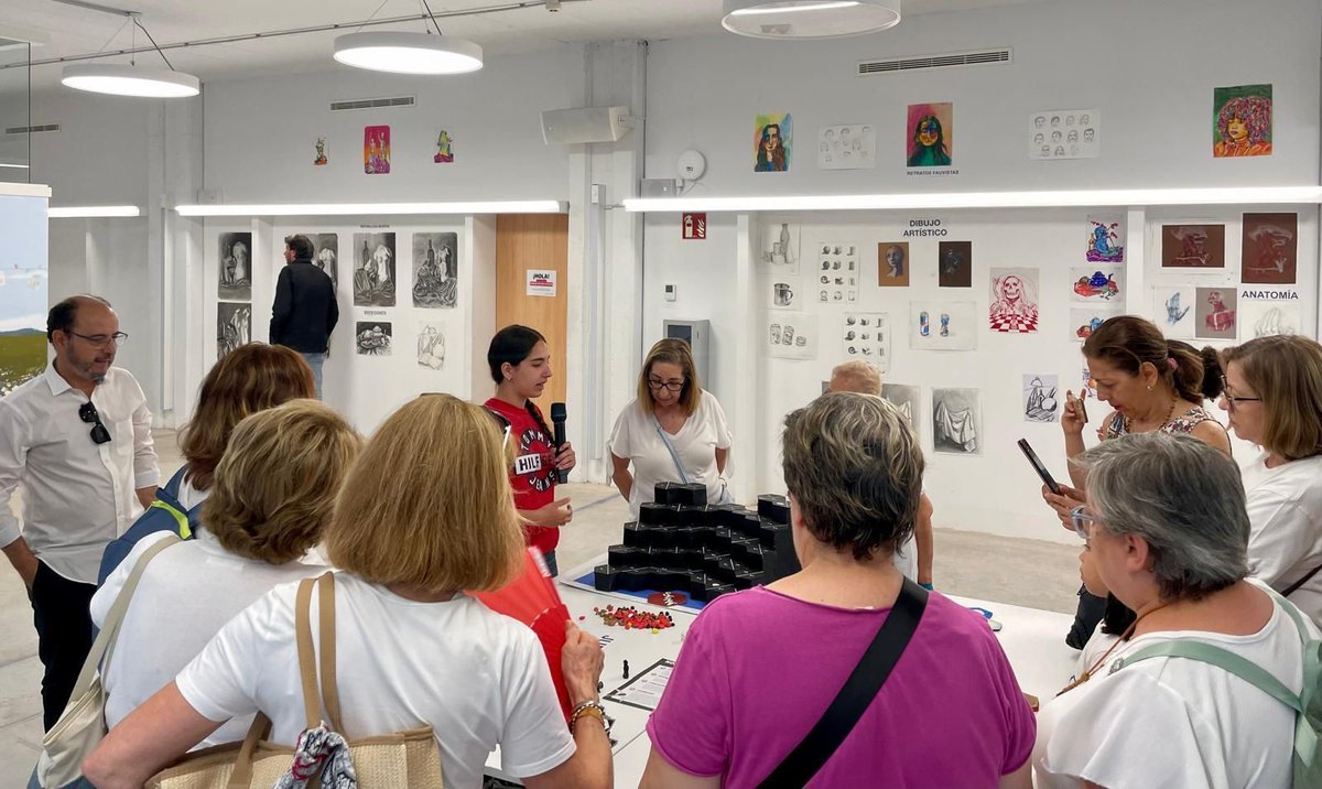 DistritoVillav's tweet photo. "Exposición Final" es la primera muestra colectiva que reúne los resultados y producciones del alumnado de Bachillerato de Artes, Imagen y Diseño del IES Juan Ramón Jiménez. Puede visitarse hasta el 15 de julio en el Espacio MEDT. 

https://t.co/mo8OOqIMie https://t.co/qbj6hduiqC