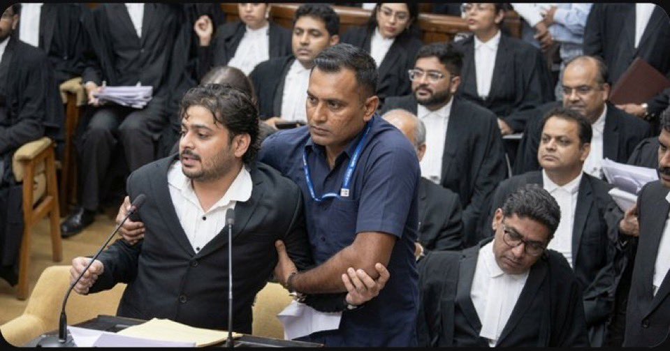 mememandir's tweet photo. >barges in
>calls judges “judicial servants”
>gives order to supreme court judges
>judge asks “are u giving us orders?”
>refuses to elaborate
>throws case documents 
>“ye de dena m*darch*d CJI ko”
>leaves https://t.co/7zVUWw3bPh