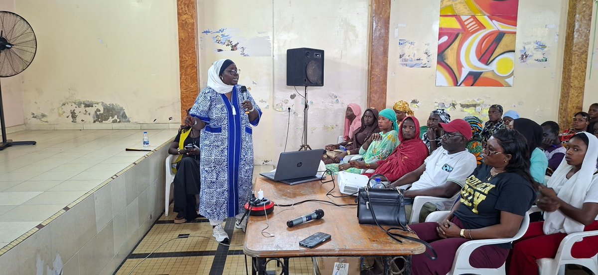 forcensenegal's tweet photo. 1/2 Du 20 au 23 juin 2026 @forcensenegal a accueilli les commerçant(e)s à la Chambre de Commerce de Saint-Louis afin de renforcer leurs compétences relationnelles et numériques.

Au terme de ces sessions, 2 592 commerçants ont été formés, dont 2 246 femmes.

#forcen #UNCHK_Sn https://t.co/HU6sklkeKk