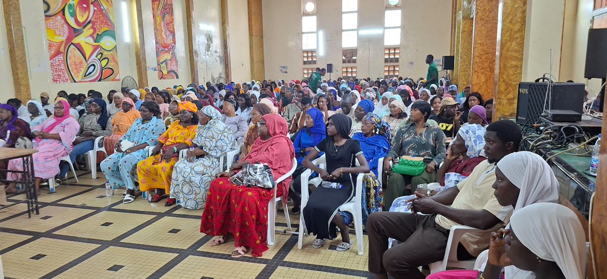 forcensenegal's tweet photo. 1/2 Du 20 au 23 juin 2026 @forcensenegal a accueilli les commerçant(e)s à la Chambre de Commerce de Saint-Louis afin de renforcer leurs compétences relationnelles et numériques.

Au terme de ces sessions, 2 592 commerçants ont été formés, dont 2 246 femmes.

#forcen #UNCHK_Sn https://t.co/HU6sklkeKk