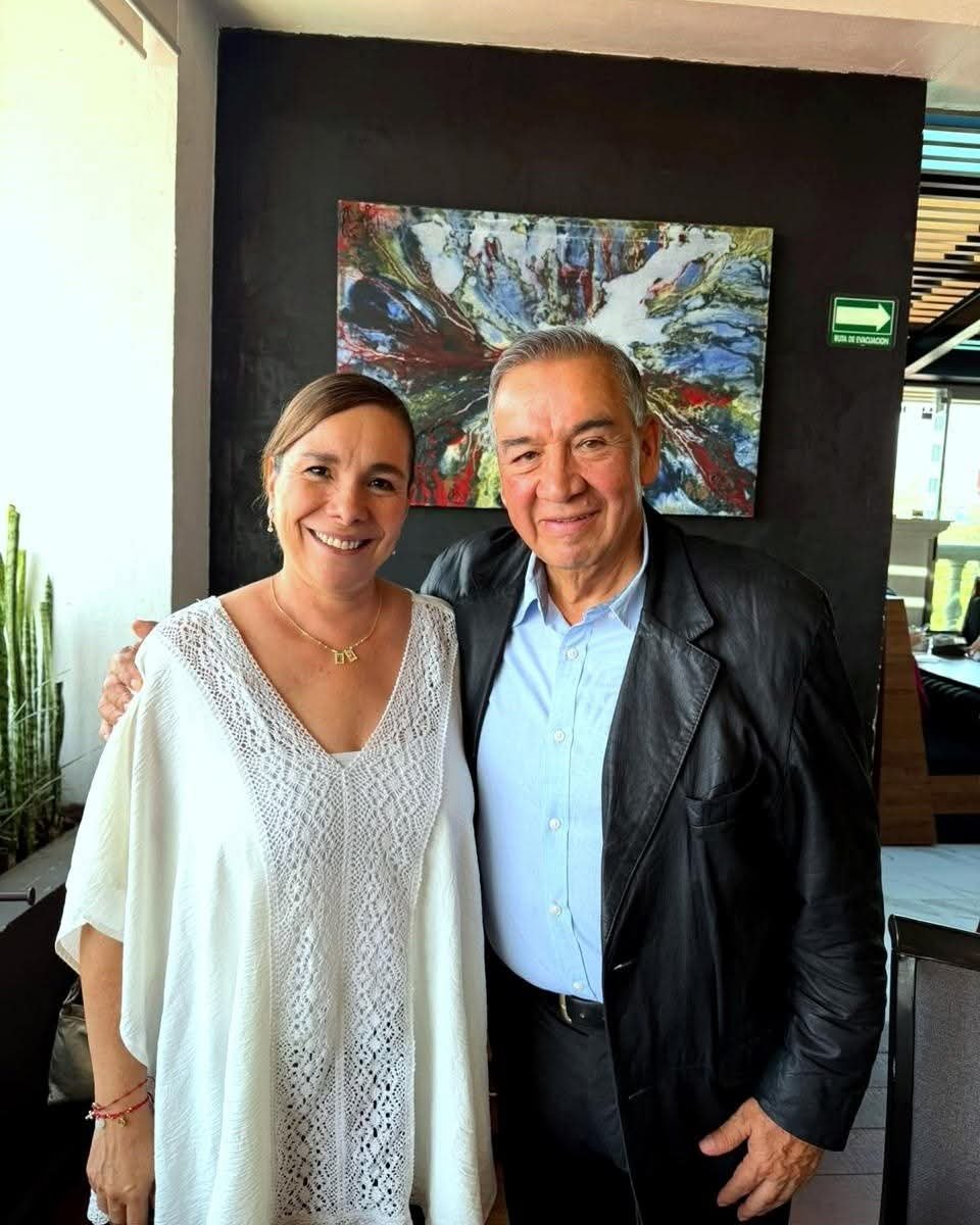 Naucalpan_Parra's tweet photo. Fue un gusto reunirme con Fernanda Rivera, con quien coincidimos en algo fundamental: la unidad, el diálogo y el trabajo en conjunto son el camino para construir mejores resultados.
@davidparrasa.

#DavidParra
#Naucalpan #ElLadoHumanoDeDavidParra
#AhiVieneDavid
1/2 https://t.co/ZPIQLpJ4qJ
