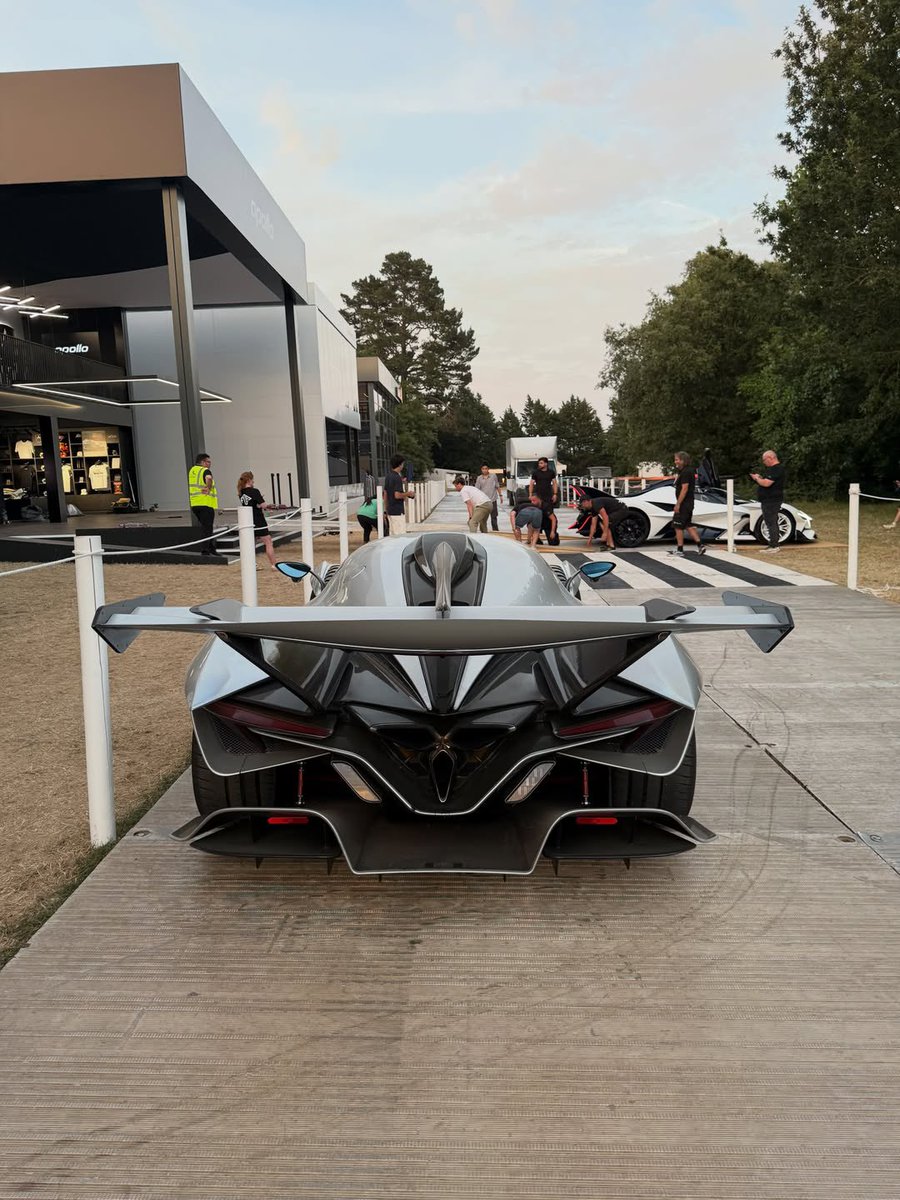 autocars420's tweet photo. APOLLO Intensa Emozione (IE)🩶A 6.3L naturally-aspirated V12 (derived from Ferrari F140)🔥(780 hp) A 6-speed Hewland sequential gearbox with paddle shifters 💥 it’s lunch from 0-100km/h in 2.7 seconds 🦈  car so fast 💨 

Would you smash this or pass?👇🏽
#ApolloIE #IntensaEmozione https://t.co/VeiTEMTNlR